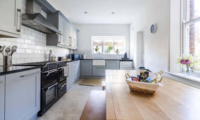 Jesmond House | Spacious 5-Bedroom House with Garden