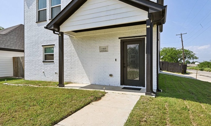 Fort Worth House | Spacious 5-bedroom house in delightful Fort Worth with WiFi, AC