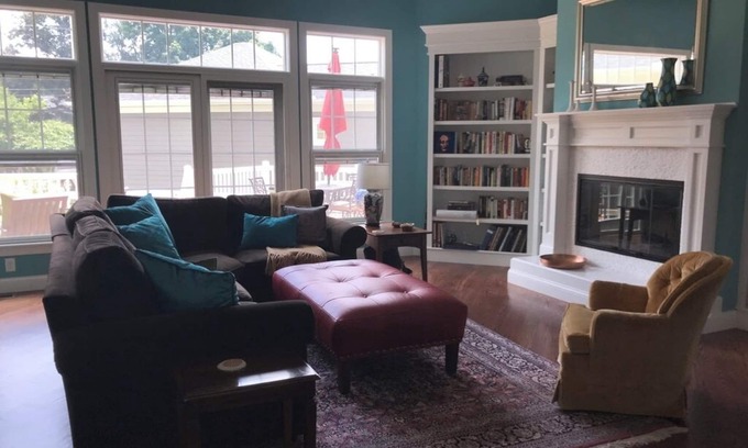 Northeast South Bend House | Spacious 5-bedroom home is just a 10-minute walk from the ND campus
