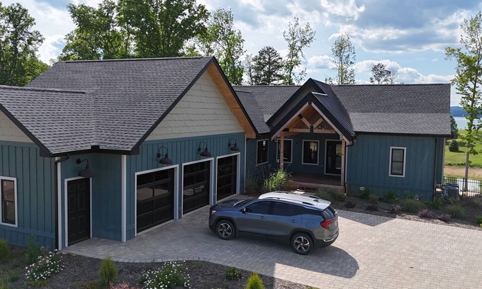 Baneberry House | Spacious 5-bedroom home in beautiful White Pine, Family Friendly, Pet Friendly