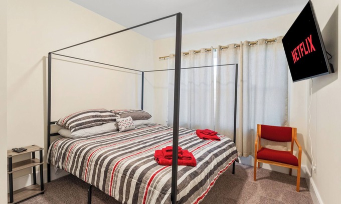 Wilmington House | Spacious 5-bedroom house in charming Wilmington with WiFi, AC