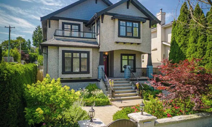 Dunbar House | Spacious 5-bedroom house in fabulous Vancouver, Sleeps 9+1
