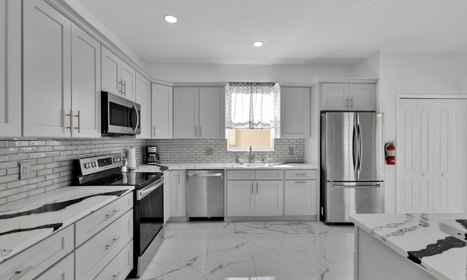 Highlands Reserve House | Spacious 5-bedroom house in charming ,Davenport with WiFi, AC, pool,Golfing CT