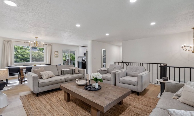 Hillsboro House | Spacious 5-bedroom house in enchanting Hillsboro