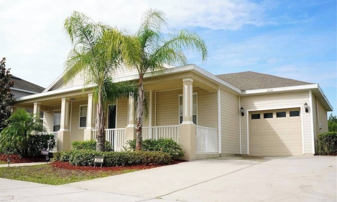 Kissimmee House | Spacious 5-bedroom house in delightful Kissimmee with AC, WiFi