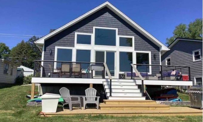 Lakeville House | Spacious 5-bedroom house in charming Lakeville with AC