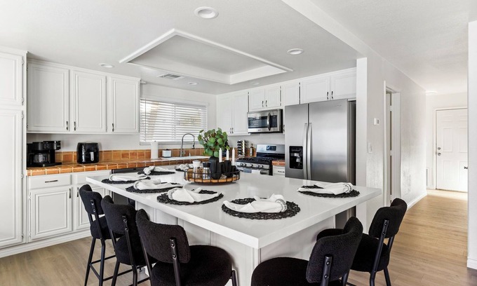 Spring Valley House | Spacious 5-bedroom house in vibrant Las Vegas 10 Mins to the strip