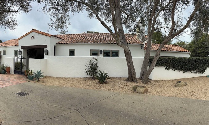 Montecito House | Spacious 5-bedroom house in delightful Montecito with AC