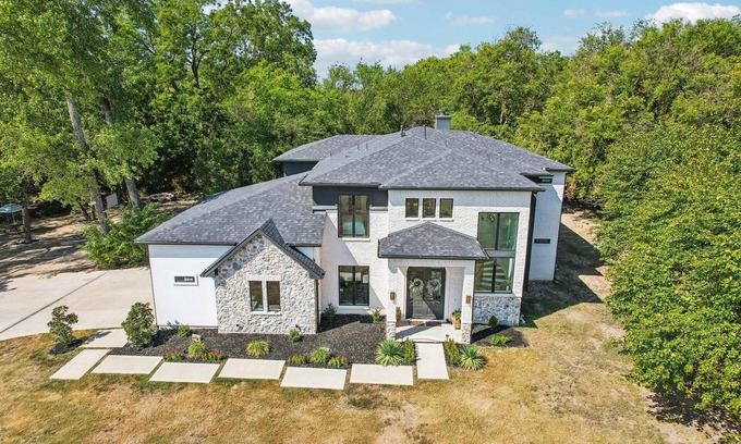 Sunnyvale House | Spacious 5 Bedroom House 25 min from Dallas - MODERN & HUGE