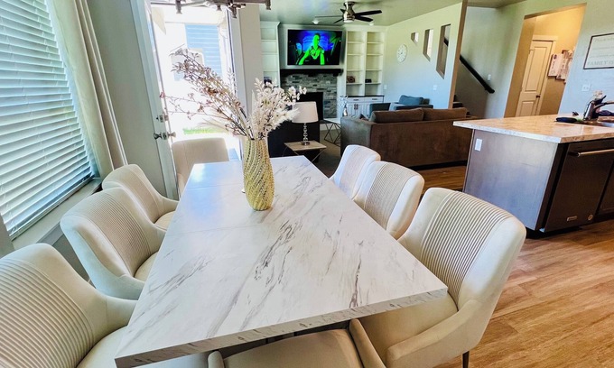 Caldwell House | Spacious 5-bedroom house in charming Caldwell with lots of fun activities