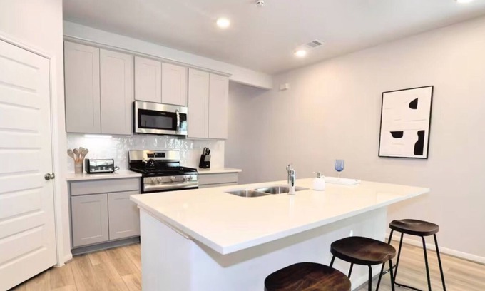 Magnolia House | Spacious 5-bedroom house with WiFi, AC in serene Magnolia