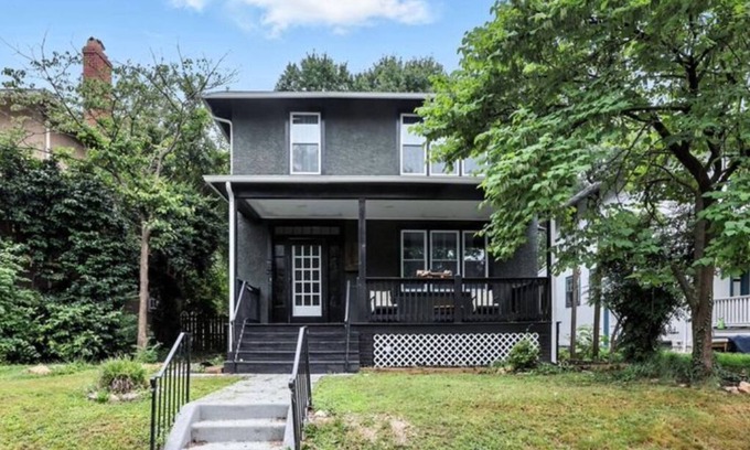 Bellevue House | Spacious 5-bedroom house in Richmond with AC, WiFi - Perfect for Groups