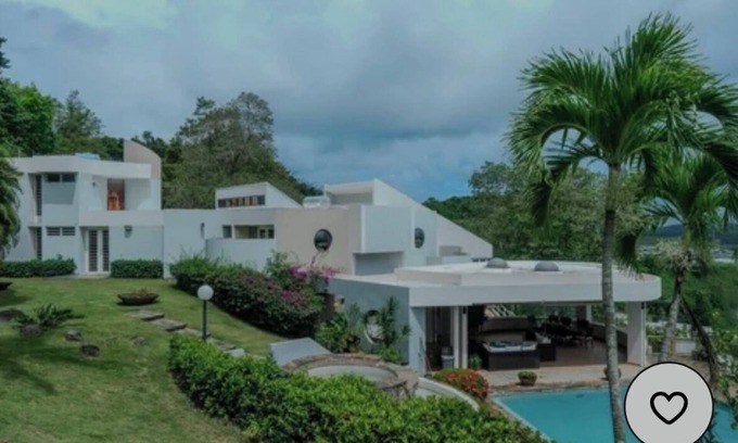 Humacao Pueblo House | Spacious 5-bedroom house in superb Humacao with WiFi, AC