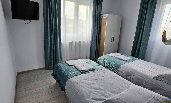 Letcani House | Spacious 5-bedroom house in charming Iasi/Lețcani with AC, WiFi