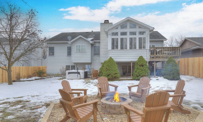Decatur House | Spacious 5-bedroom House, Hot Tub, Firepit, Game Rooms, Theater Room and More!