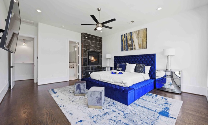 Garden Oaks House | Spacious 5-bedroom house In Houston, TX