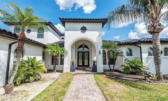 Orlando House | Spacious 5-bedroom house in marvelous Orlando with WiFi, AC