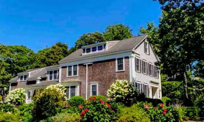 Vineyard Haven House | Spacious 5-bedroom house with AC - near downtown Tisbury