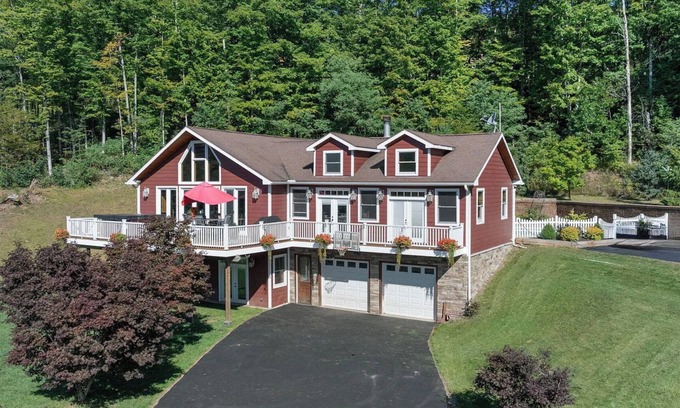 Windham House | Spacious 5-bedroom house in charming Windham centrally located in town.