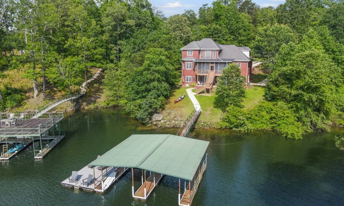 Arley House | Spacious 5-bedroom house with dock,swim platform,2 SUPs,& canoe in quaint Arley