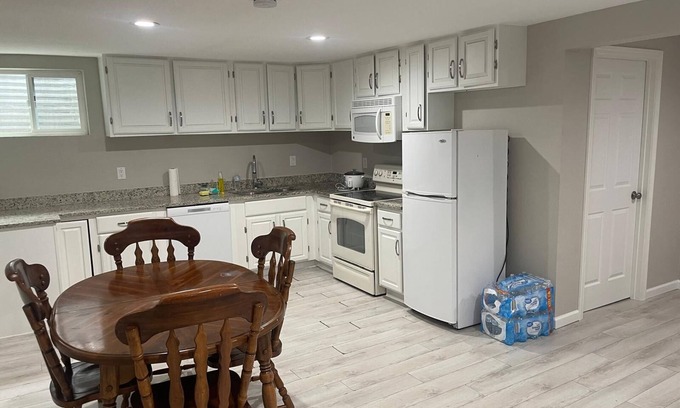 Aurora Highlands House | Spacious 5-bedroom house in enchanting Aurora with ,RV Parking Area,WiFi,AC etc.