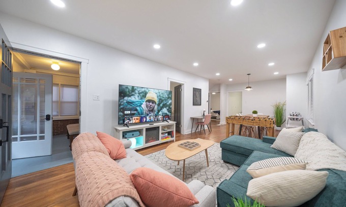 Berwyn House | Spacious 5-bedroom house with movie room, game room and more!