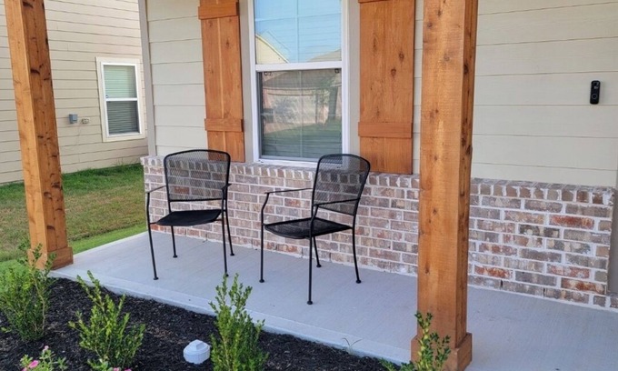 College Station House | Spacious 5-bedroom house with AC, WiFi minutes from Texas A&M University
