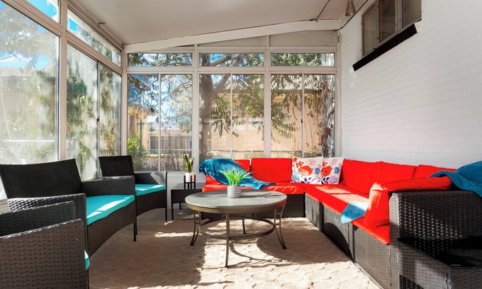 Twin Lakes House | Spacious 5-bedroom house - Modern, Pet/Family friendly and Centrally Located!
