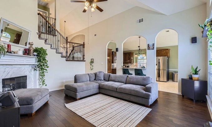 Frisco House | Spacious 5-bedroom house with WiFi, fitness room, comm pool