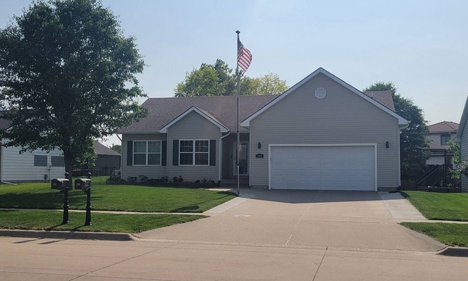 Waukee House | Spacious 5-bedroom house close to everything in Waukee, IA