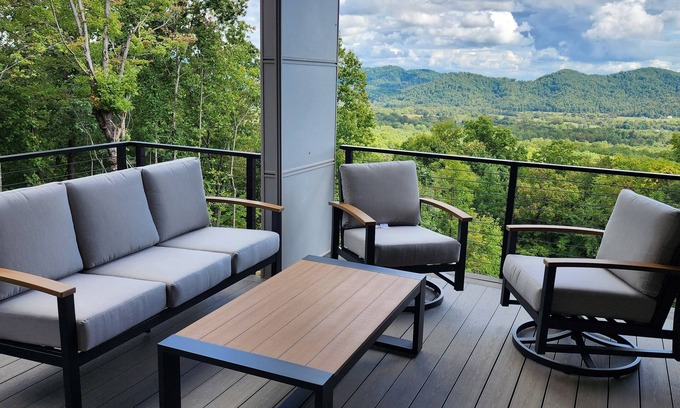 Wintergreen House | Spacious 5 bedroom modern home with mountain views galore. Sauna + EV charger.