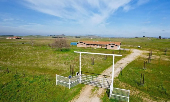 Madera House | Spacious 5-bedroom Meditation/Yoga/Team Building House