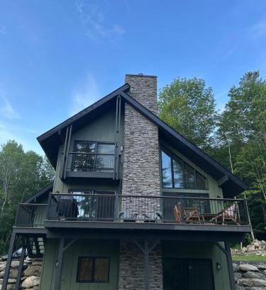 Rochester Ski Chalet | Spacious 5 bedroom Mountain Chalet with Sauna
