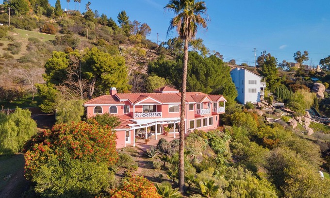Malibu House | Spacious 5-bedroom nature retreat in the Santa Monica Mountains of Malibu