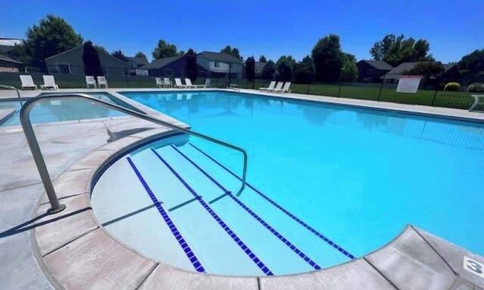 Meridian House | Spacious 5-Bedroom Retreat with Pool Access
