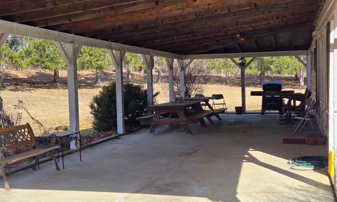 Cowanesque House | Spacious 5-bedroom Rustic country house in welcoming Nelson PA with WiFi