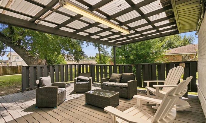 Groves House | Spacious 5-Bedroom Short-Term Rental in Groves, TX