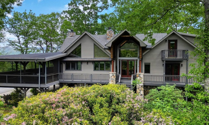 Choestoe House | Spacious 5-bedroom estate in charming Blairsville with fast WiFi & EV charging