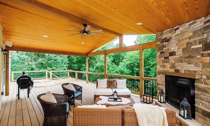 Gainesville House | Spacious 5-bedroom house in charming Gainesville lake side with WiFi, Hot Tub.