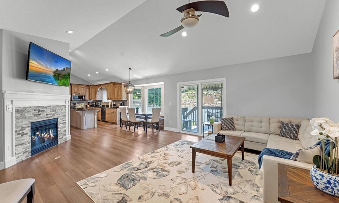South Ogden House | Spacious 5-bedroom retreat with AC and WiFi inSouth Ogden. Relax in our Hot Tub
