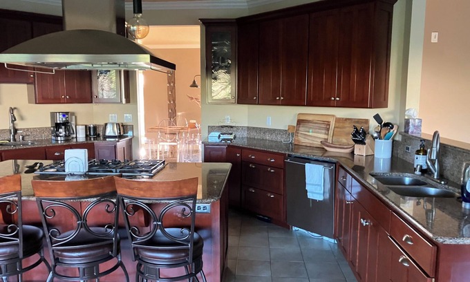 Walla Walla House | Spacious 5-bedroom house in welcoming Walla Walla with WiFi and AC