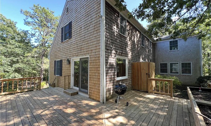 West Tisbury House | Spacious 5-bedroom secluded house in West Tisbury - Lambert Cove's Beach Pass