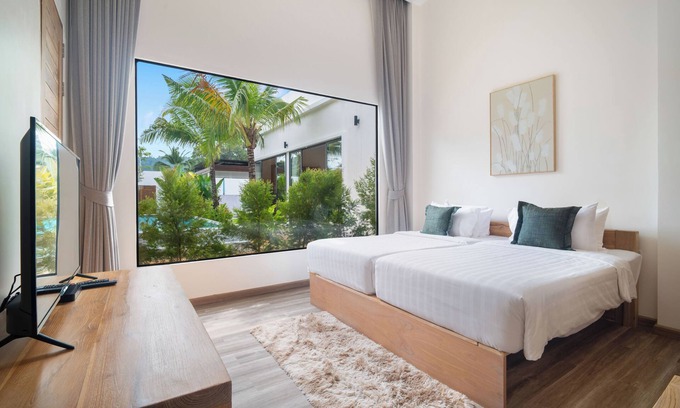 Si Sunthon Villa | Spacious 5-bedroom villa in fantastic Si Sunthon with WiFi, AC