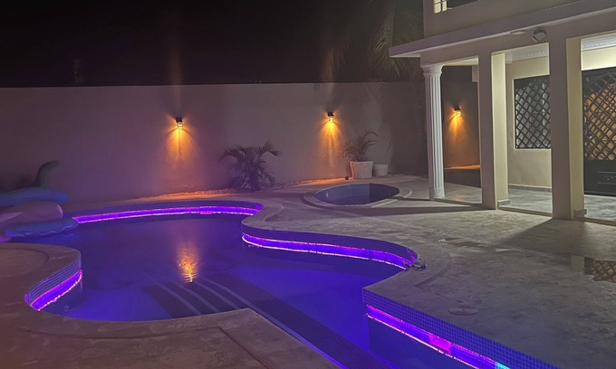 Barahona Villa | Spacious 5-bedroom villa with WiFi and AC in lovely Barahona