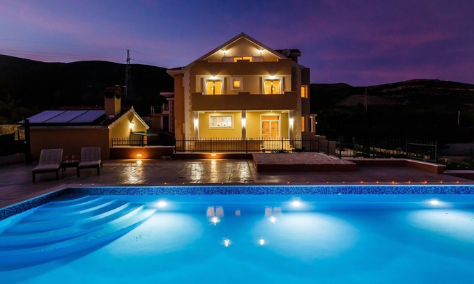 Rudine Villa | Spacious 5 bedroom villa with swimming pool and beautiful sea views.Villa Kosta