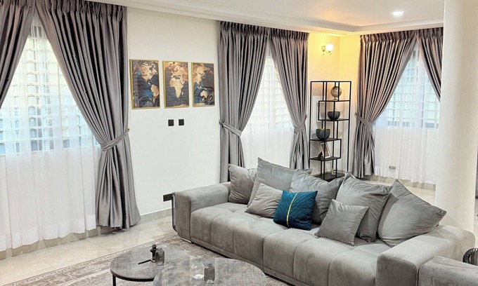 Teshie Villa | Spacious 5-bedroom villa in amazing Accra with WiFi, AC