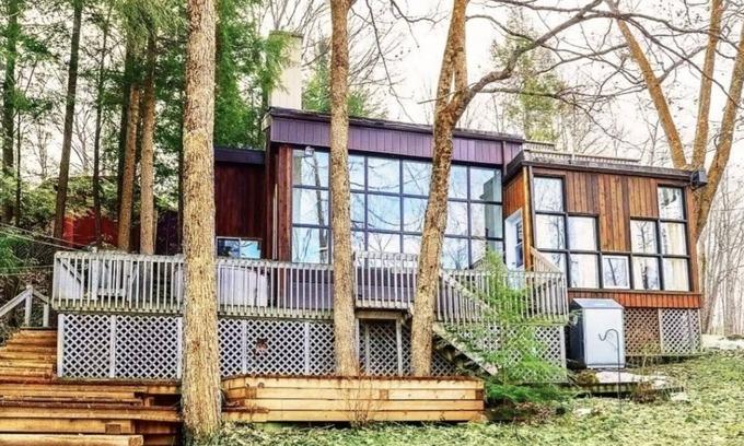 Utterson Cottage | Spacious 5 bedroom waterfront cottage. Billiard, TV, 3 kayaks, fishing, swimming