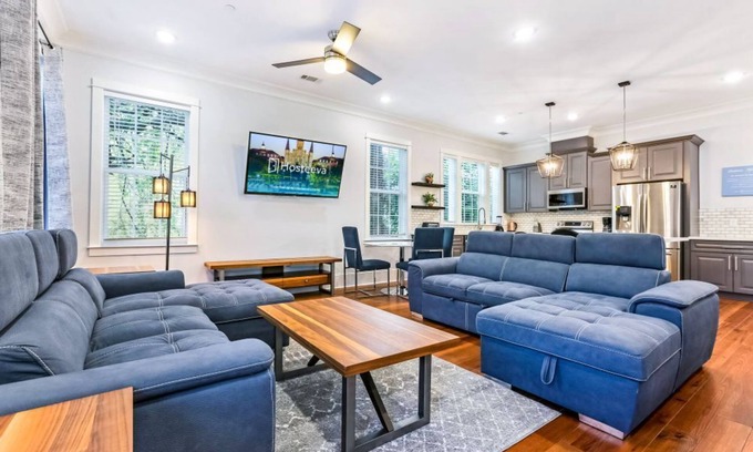 Faubourg Lafayette House | Spacious 5 BR Retreat + Pool | Near It All!
