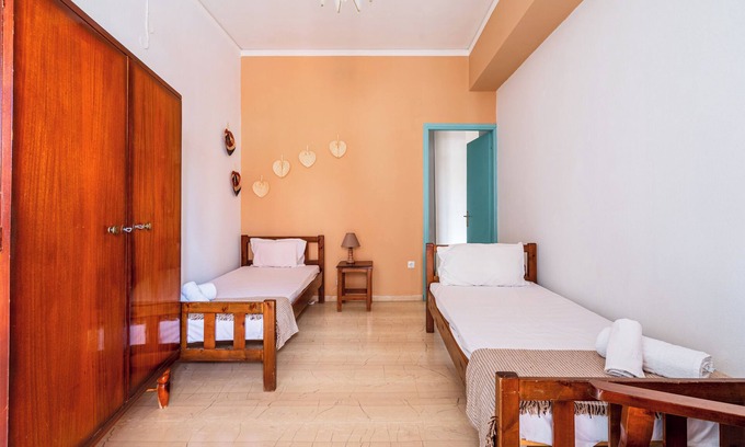 Poros Apartment | Spacious 5-Person Apartment