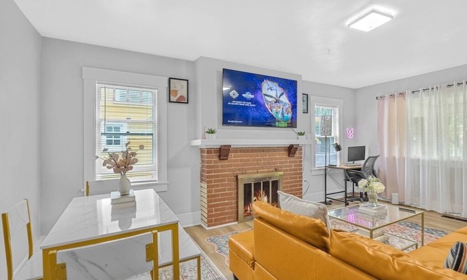 Decatur House | Spacious 5BedRooms House Near Millikin Univ – Perfect for Groups & Families!